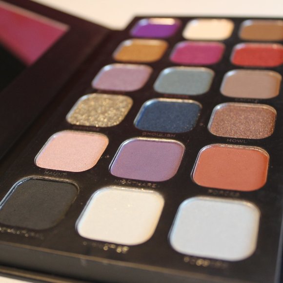 REVOLUTION | Curses and Hexes Eyeshadow Palette | - Picture 5 of 7